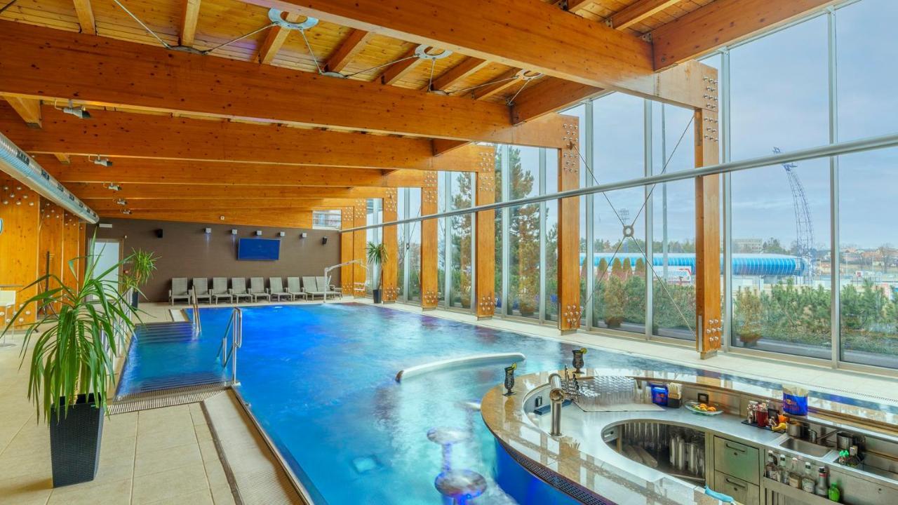 Hotel Aquacity Seasons Poprad Exterior foto