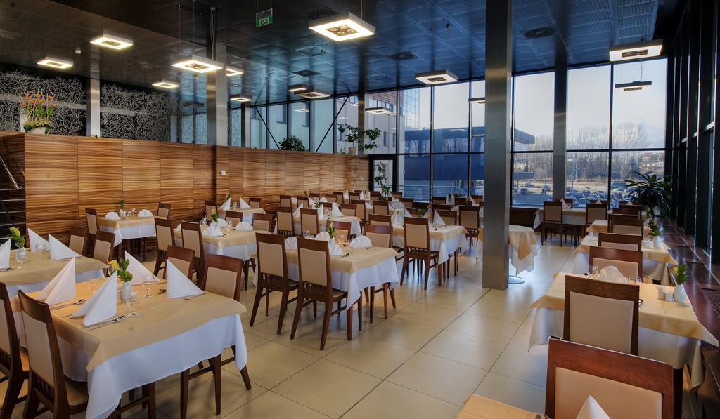 Hotel Aquacity Seasons Poprad Exterior foto