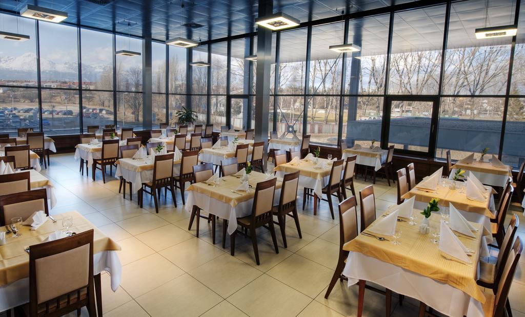 Hotel Aquacity Seasons Poprad Exterior foto